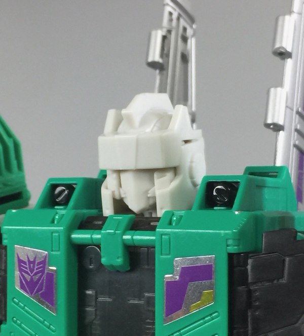 Legends Series LG50 Sixshot LG53 Broadside   In Hand Comparisons To Titans Return Releases  (3 of 5)